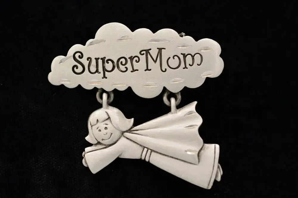 Spoontiques Vintage Mother's Day Pin Brooch SUPER MOM Hero Signed 80s BinAL